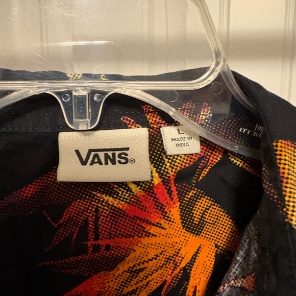 Vans Black Casual Button Down Shirt with Vibrant Floral Design Youth Size Large - Picture 2 of 4